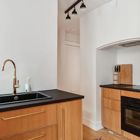 Location - 5 Min To Tivoli And Main Station *