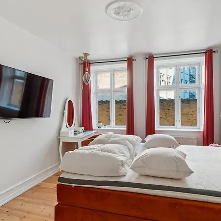 Location - 5 Min To Tivoli And Main Station Apartment