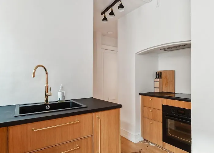 Location - 5 Min To Tivoli And Main Station *